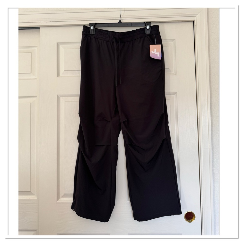 Women’s Mid Rise Parachute Pants Black Joylab - Picture 3 of 5